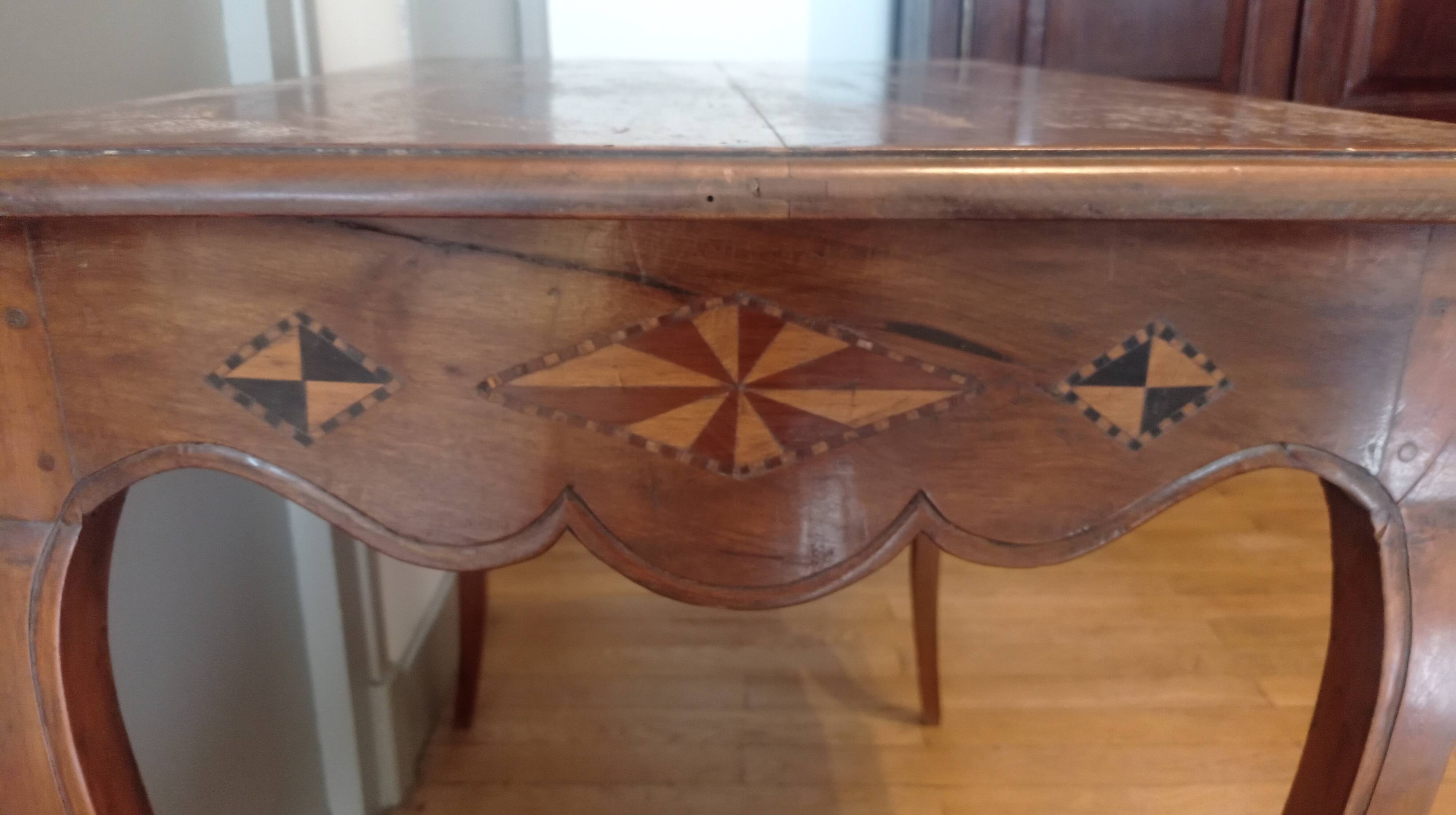 Walnut and marquetry table, 19th century.