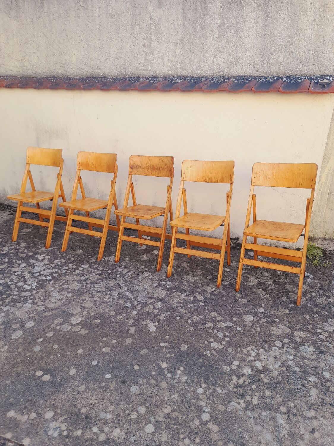 5 vintage wooden folding chairs