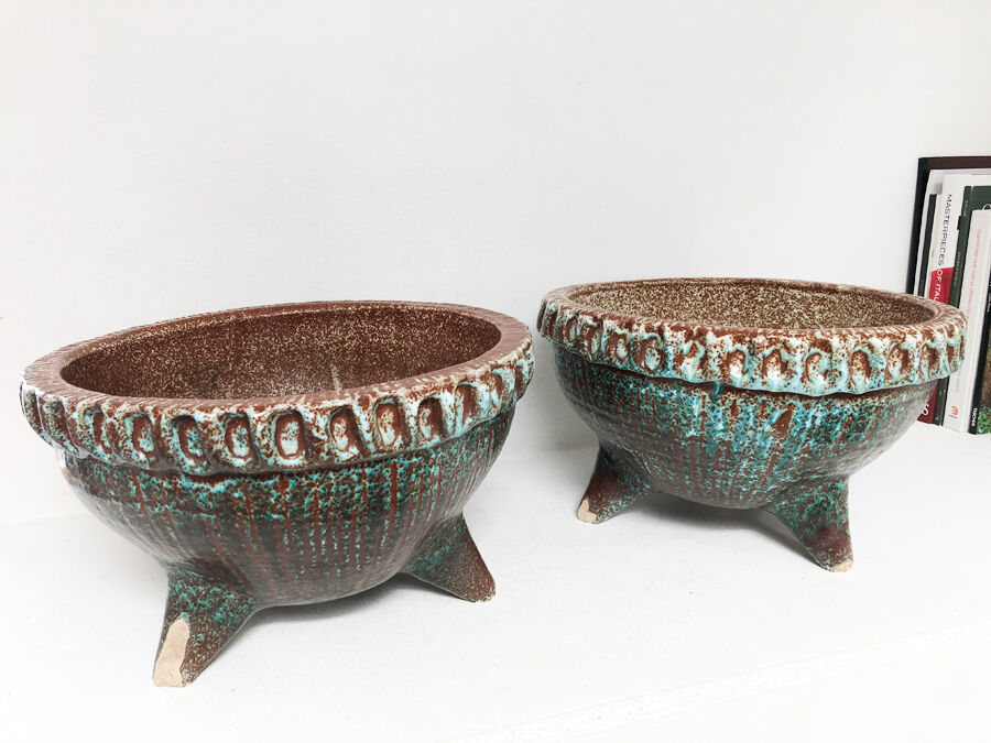 Tripod and zoomorphic pot caches - accolay, 1970