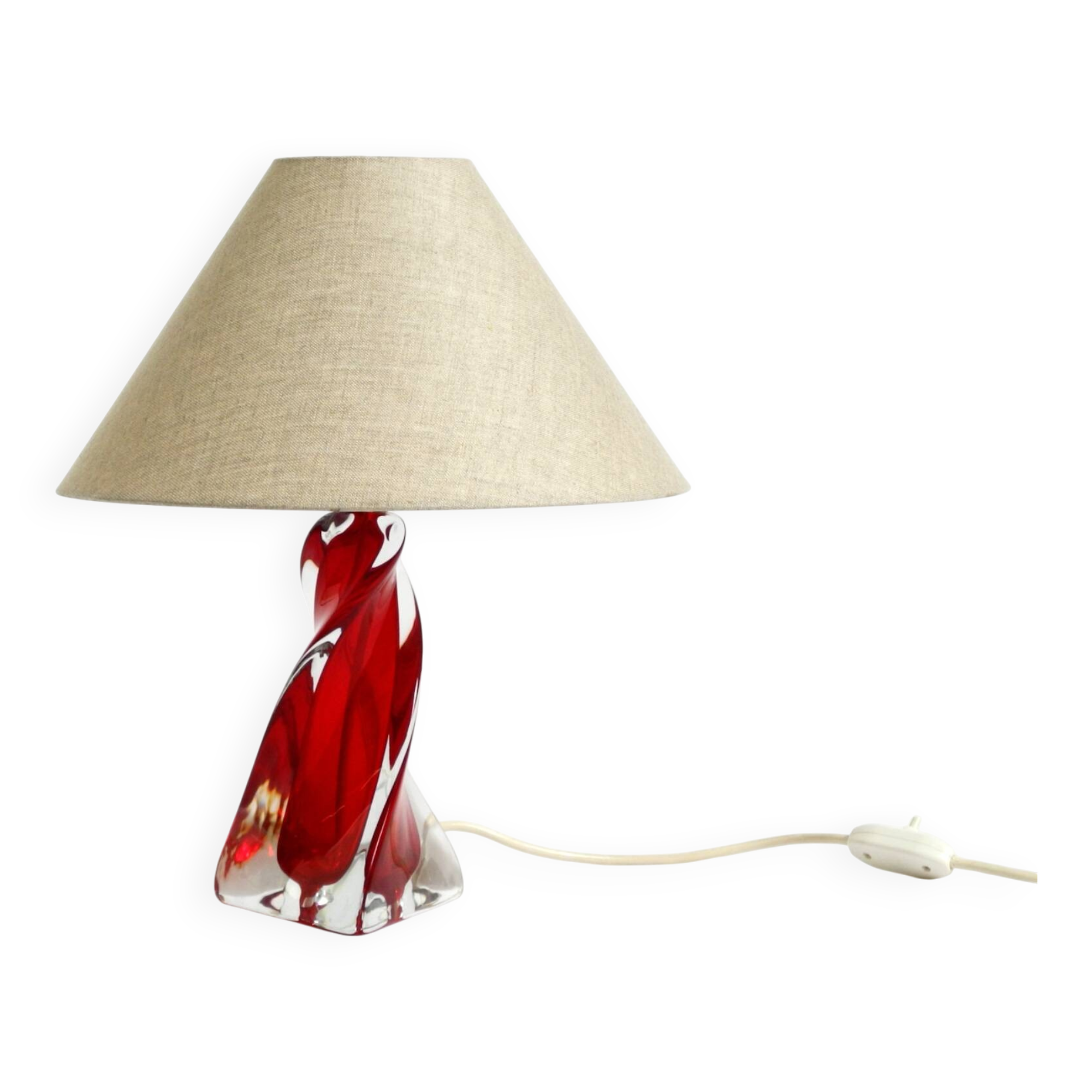 Lampe de table du milieu du siècle en verre cristal solide rouge et transparent.