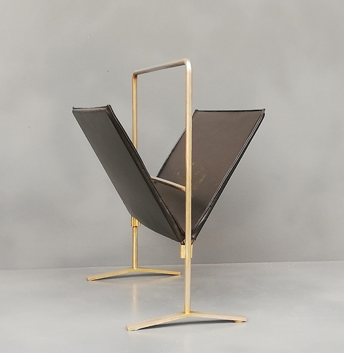 Magazine holder 60s in metal and imitation leather