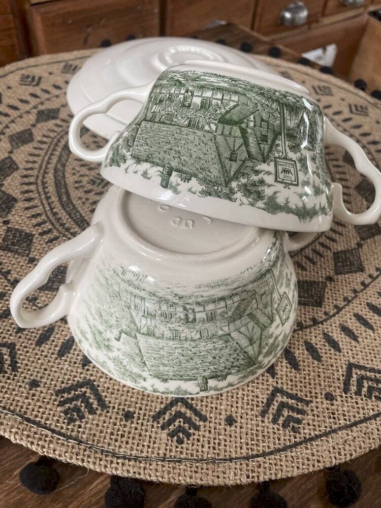 Ensemble de 2 bols à bouillon et soucoupes verts ironstone England