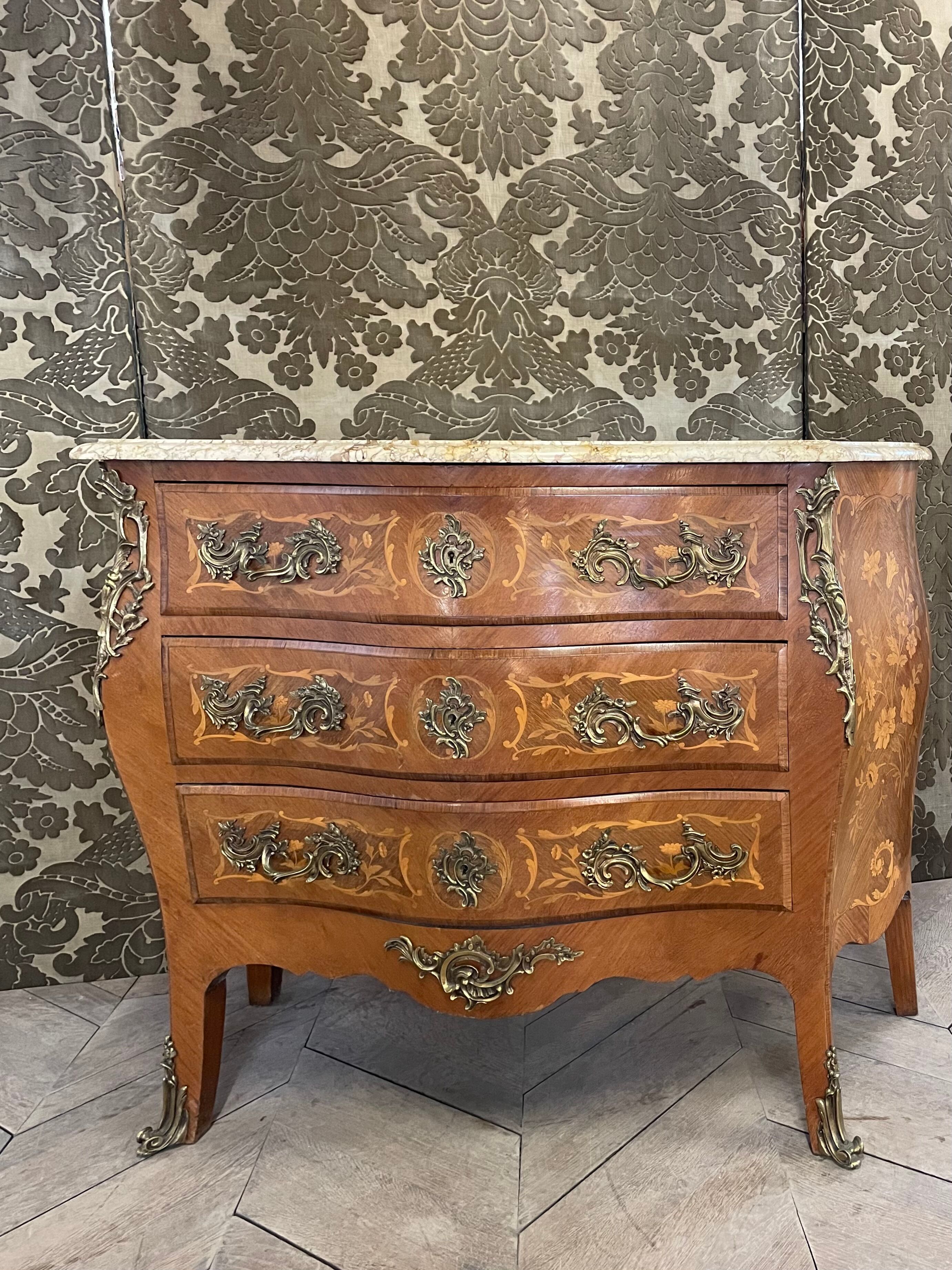 Louis XV style chest of drawers in marquetry