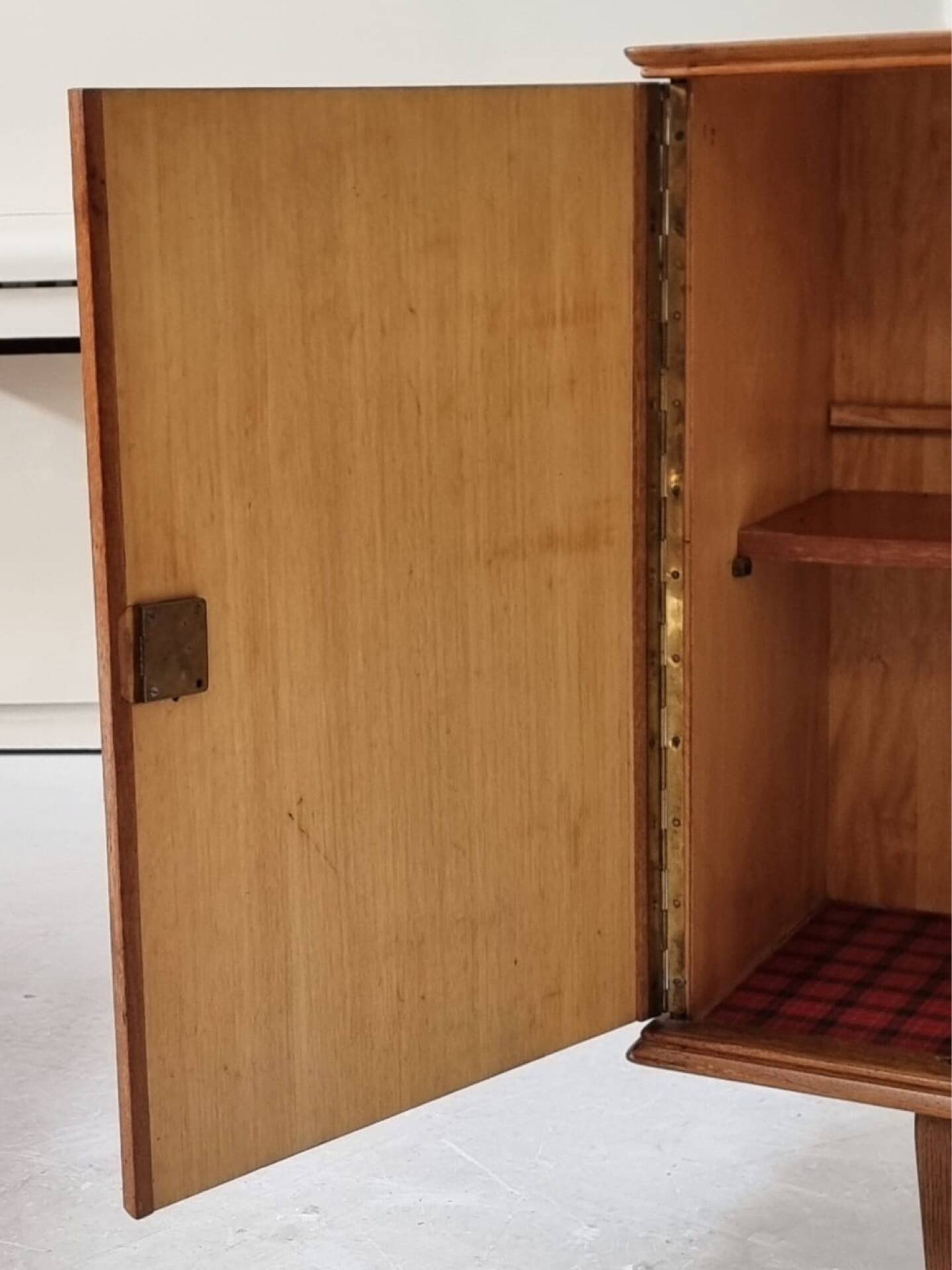 Mid-century central table