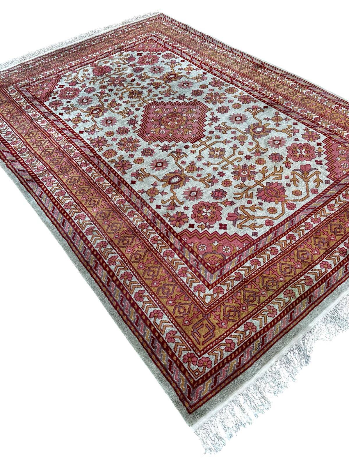 Handmade Chinese rug 250cm x 350cm