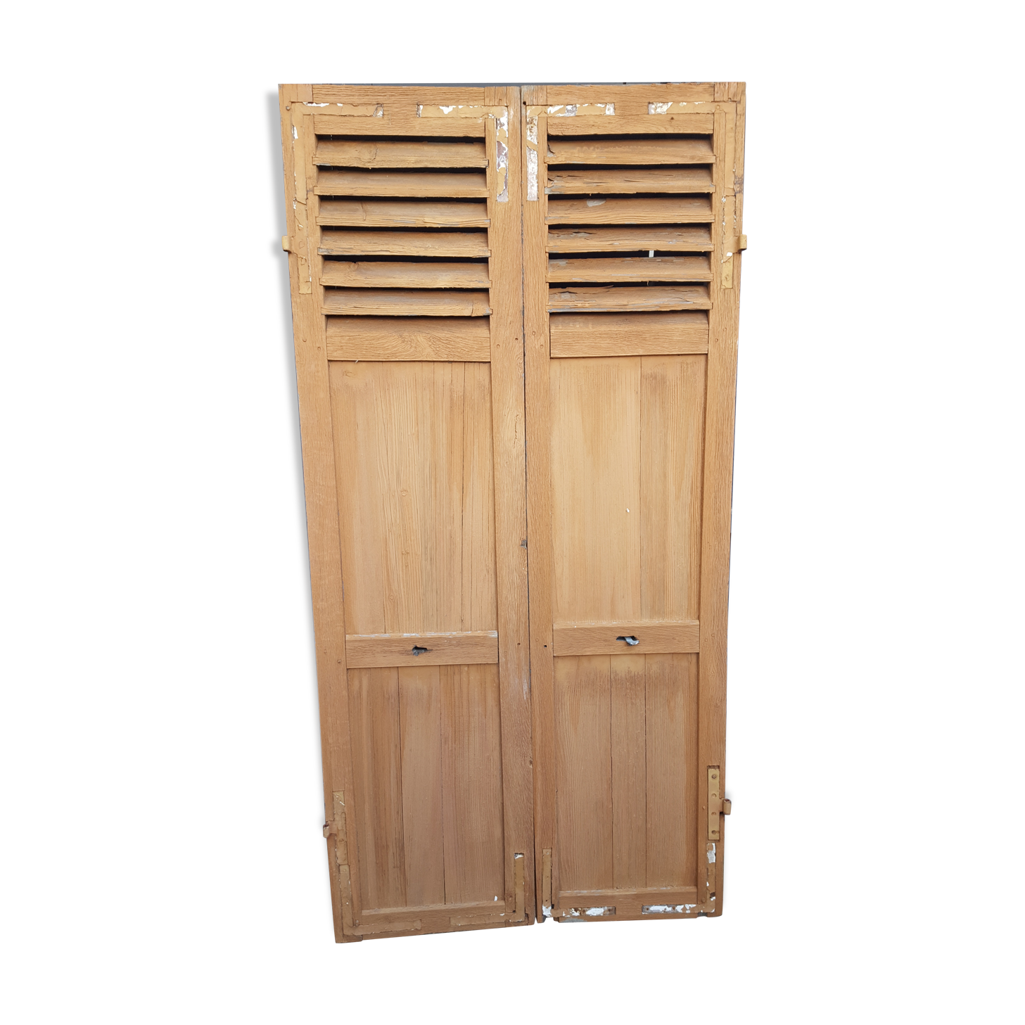Pair of shutters