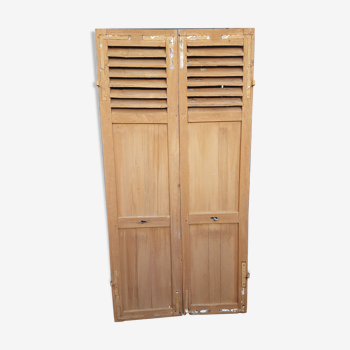 Pair of shutters