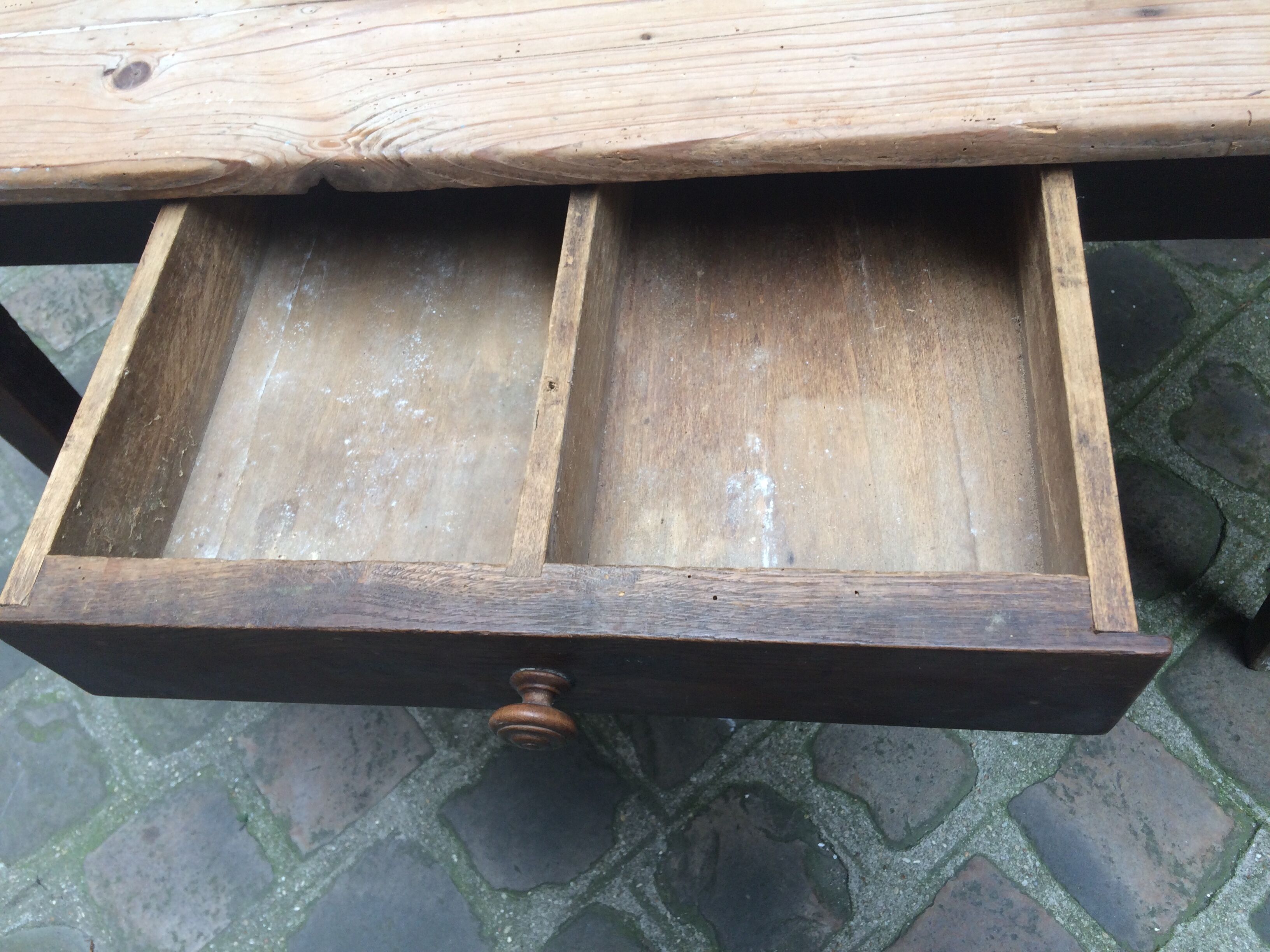 Firm table spindle feet