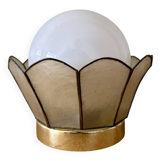 Lampe à poser globe et abat-jour vintage en opaline et nacre