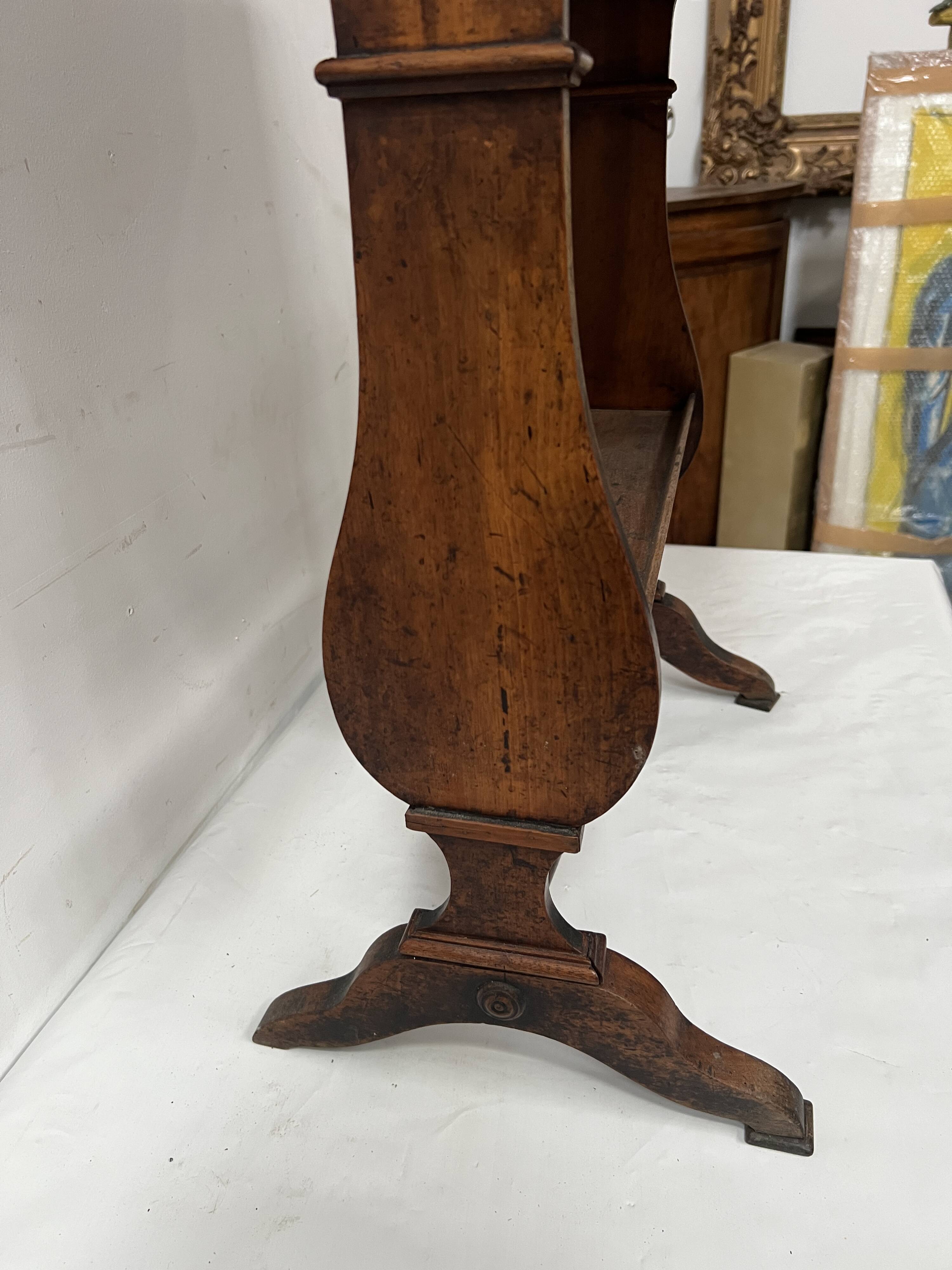 Directoire period work table in solid walnut, 19th century.