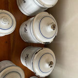 Série de 6 pots à épice en tôle émaillée