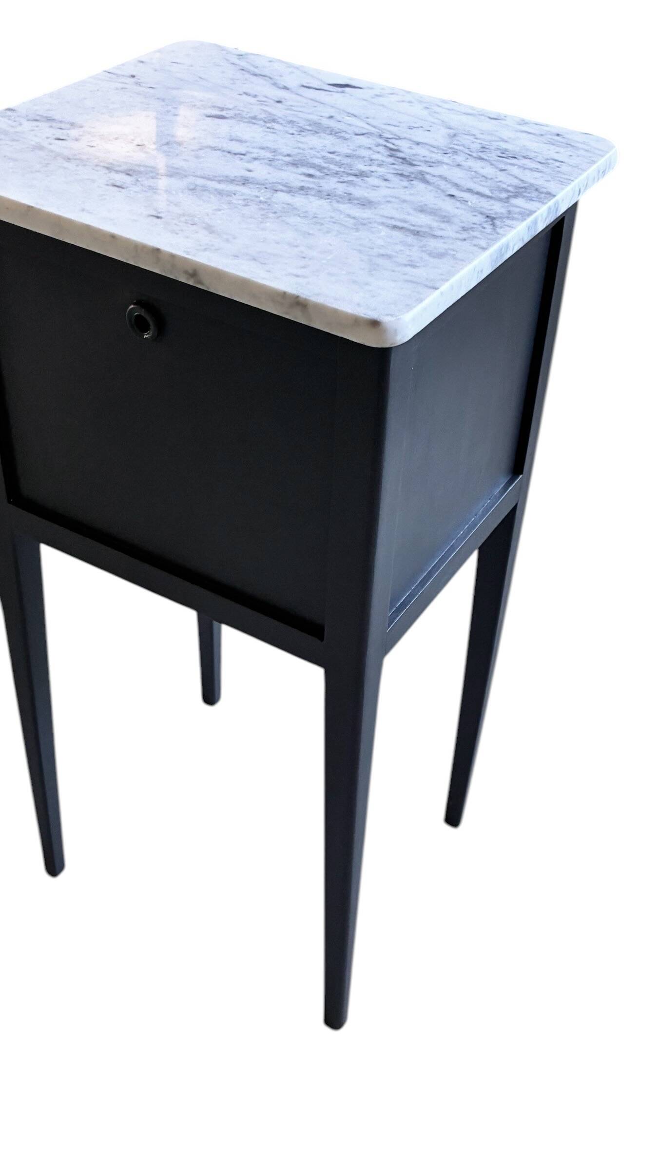 Table de chevet Parisien -début XXe siècle.