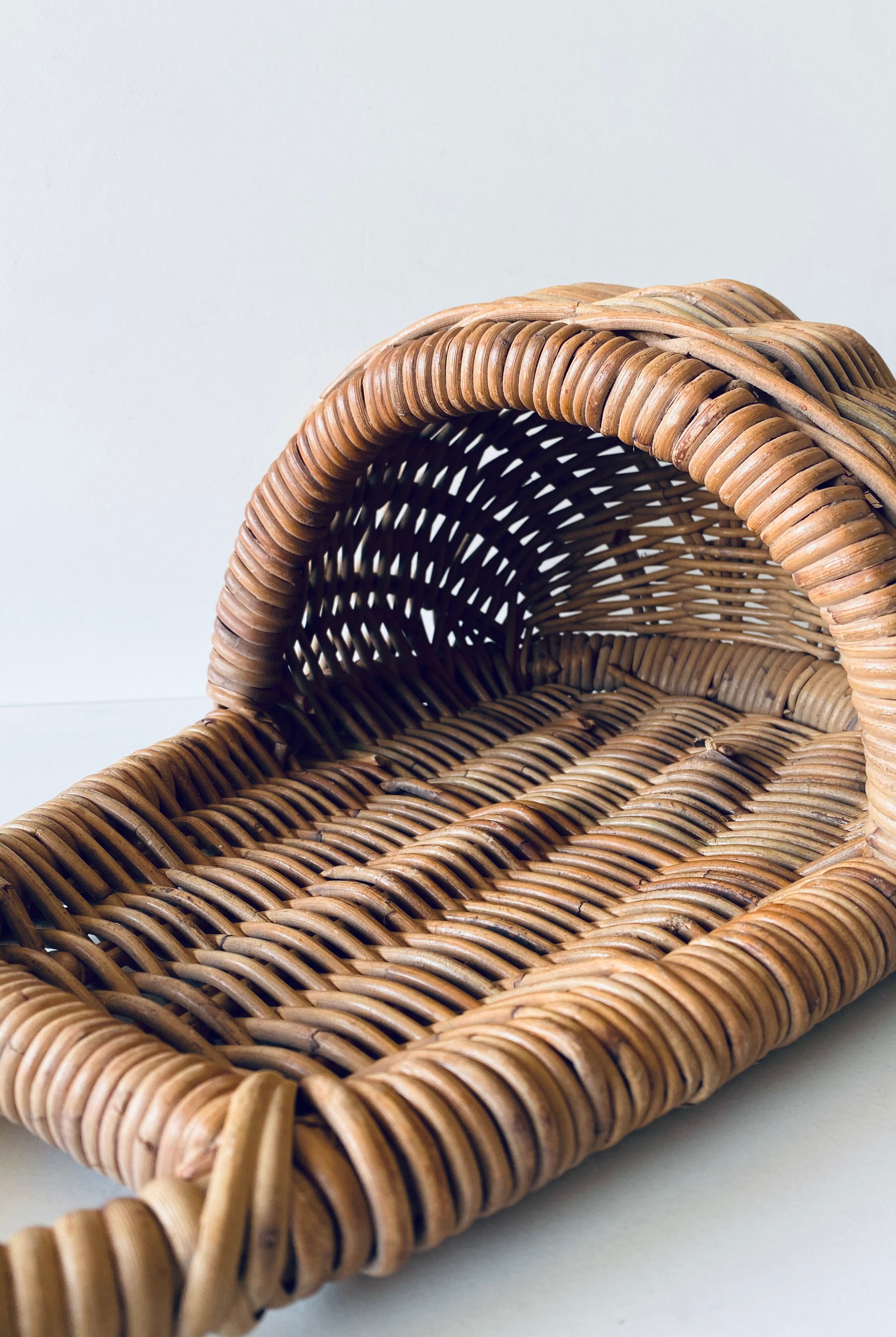 Vintage wall basket in rattan