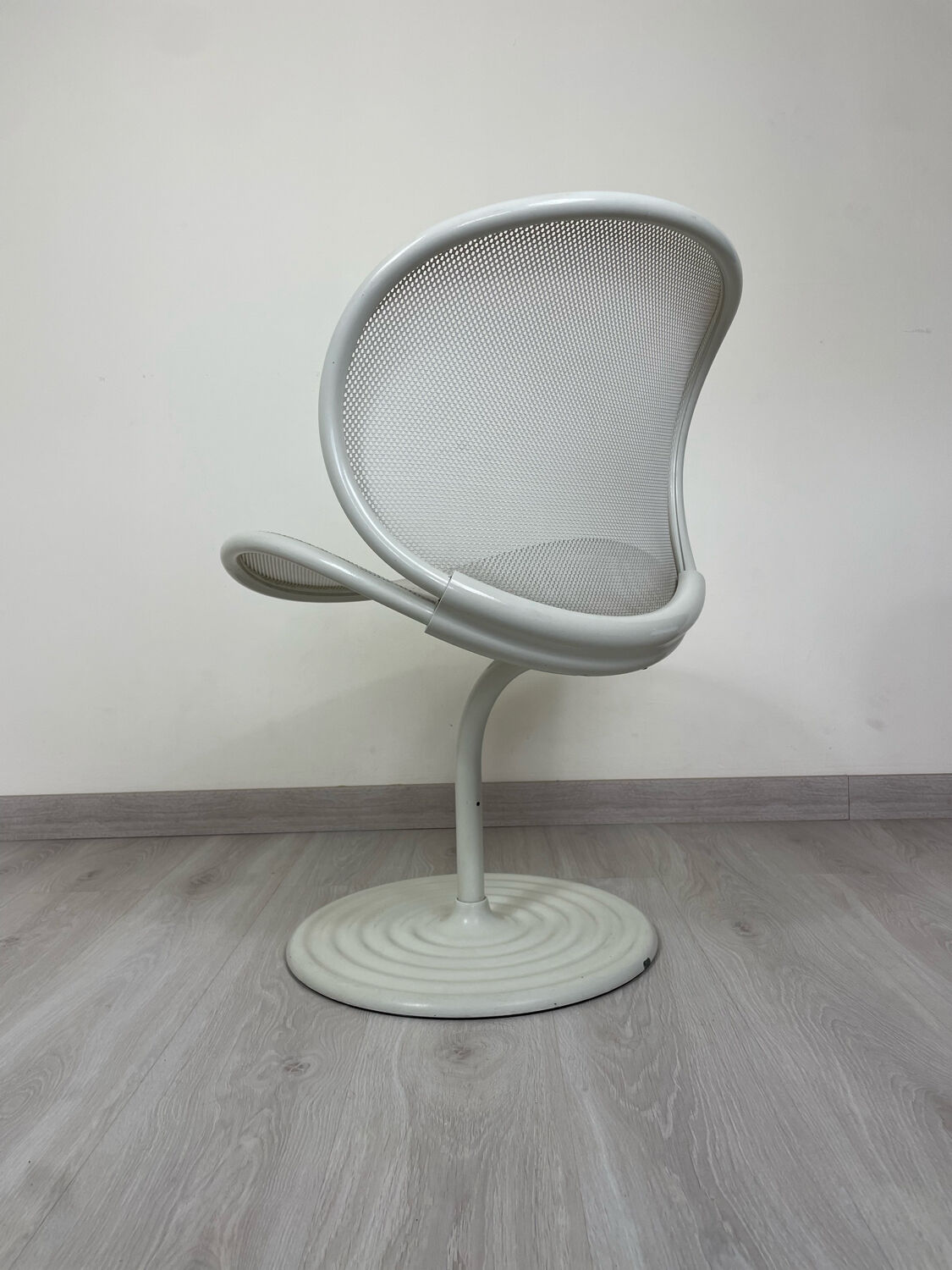 Chair ' o Line ' by Herbert Ohl