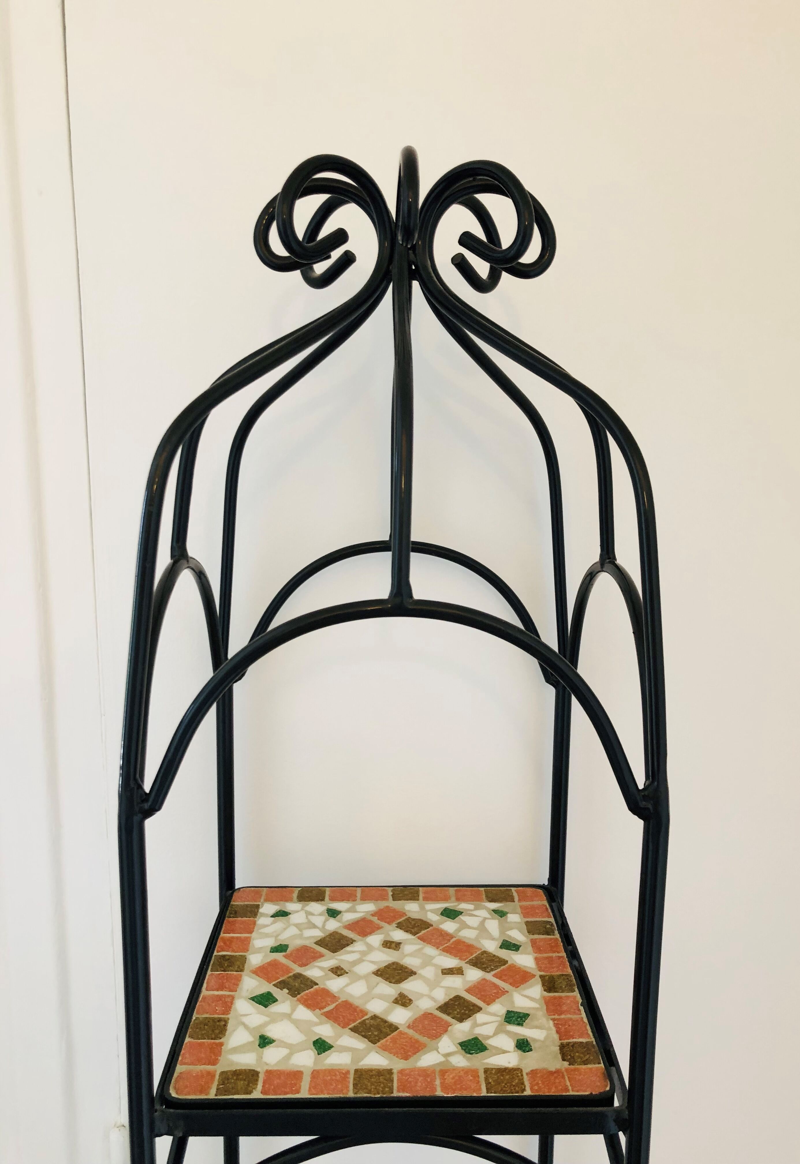 Etagère en fer forgé et mosaïque