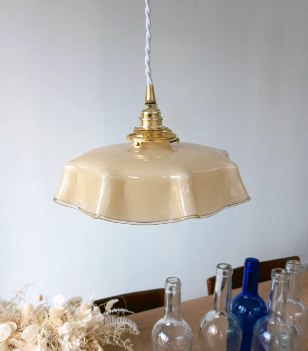 Suspension opaline
