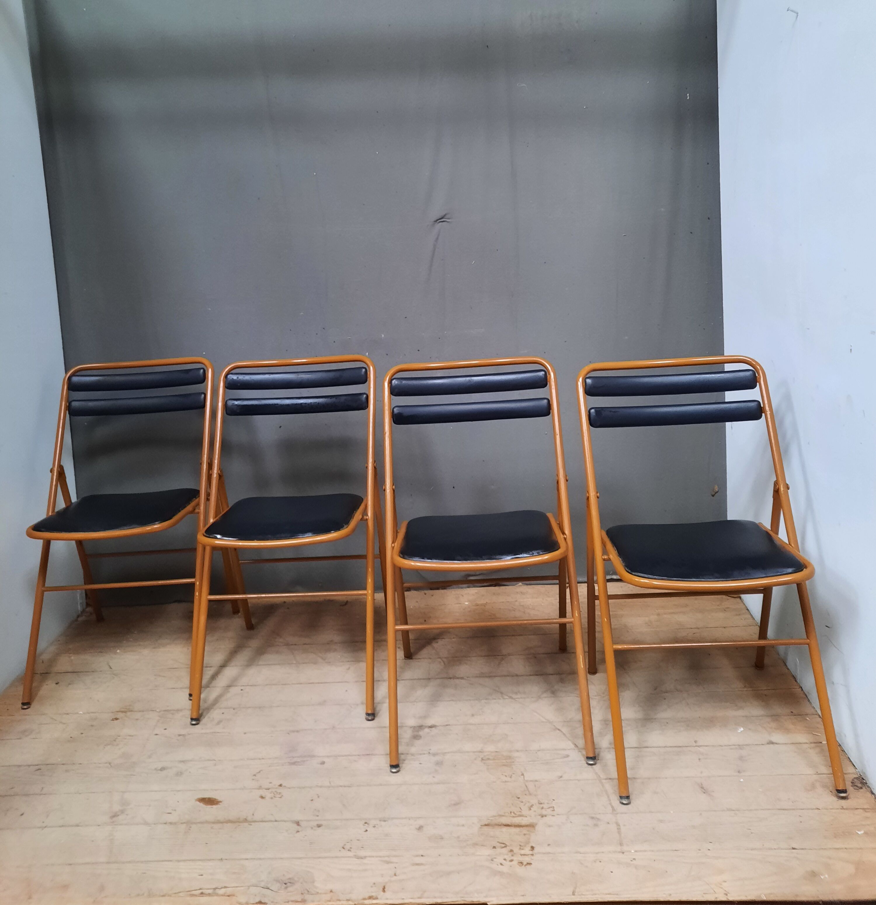 4 folding chairs metal and skai