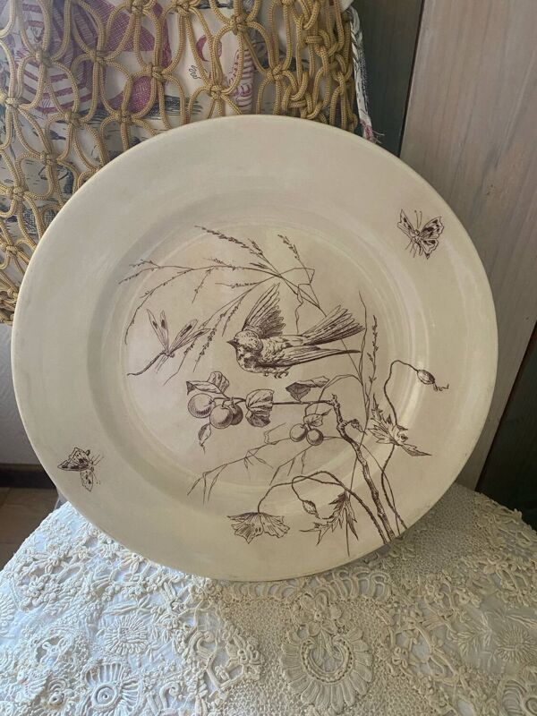 Grand plat rond en terre de fer estampillé Clairefontaine