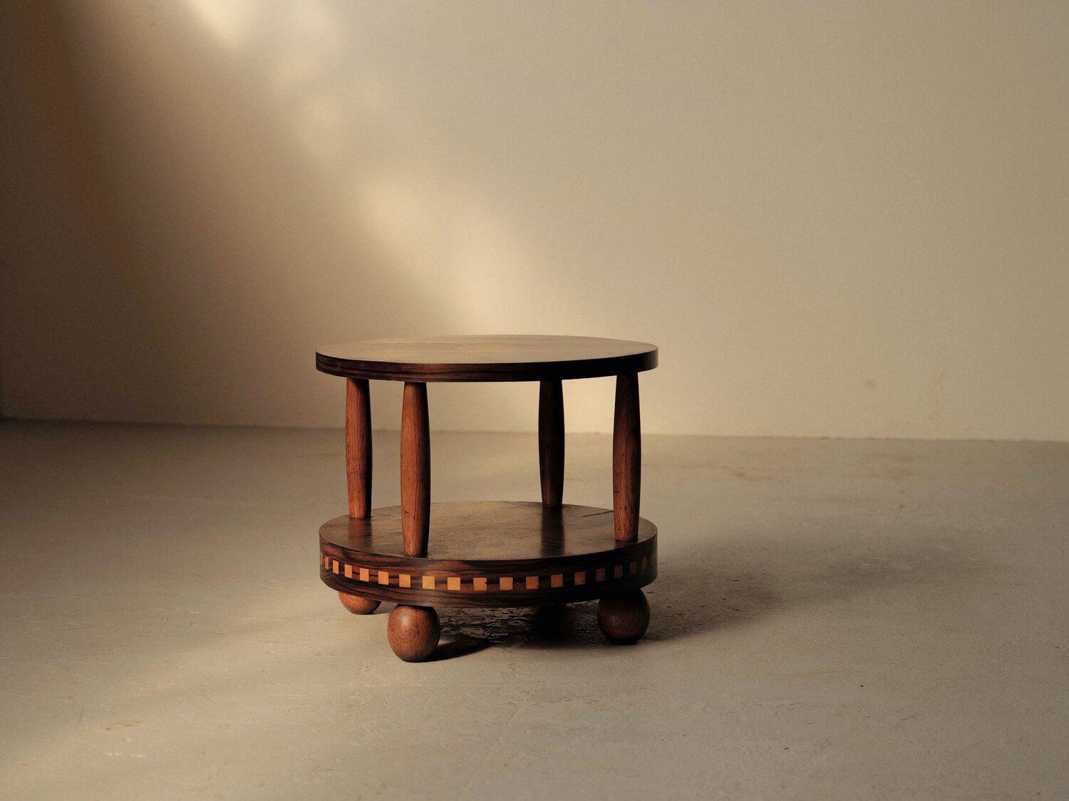 Art Deco gueridon in marquetry, circa 1930.