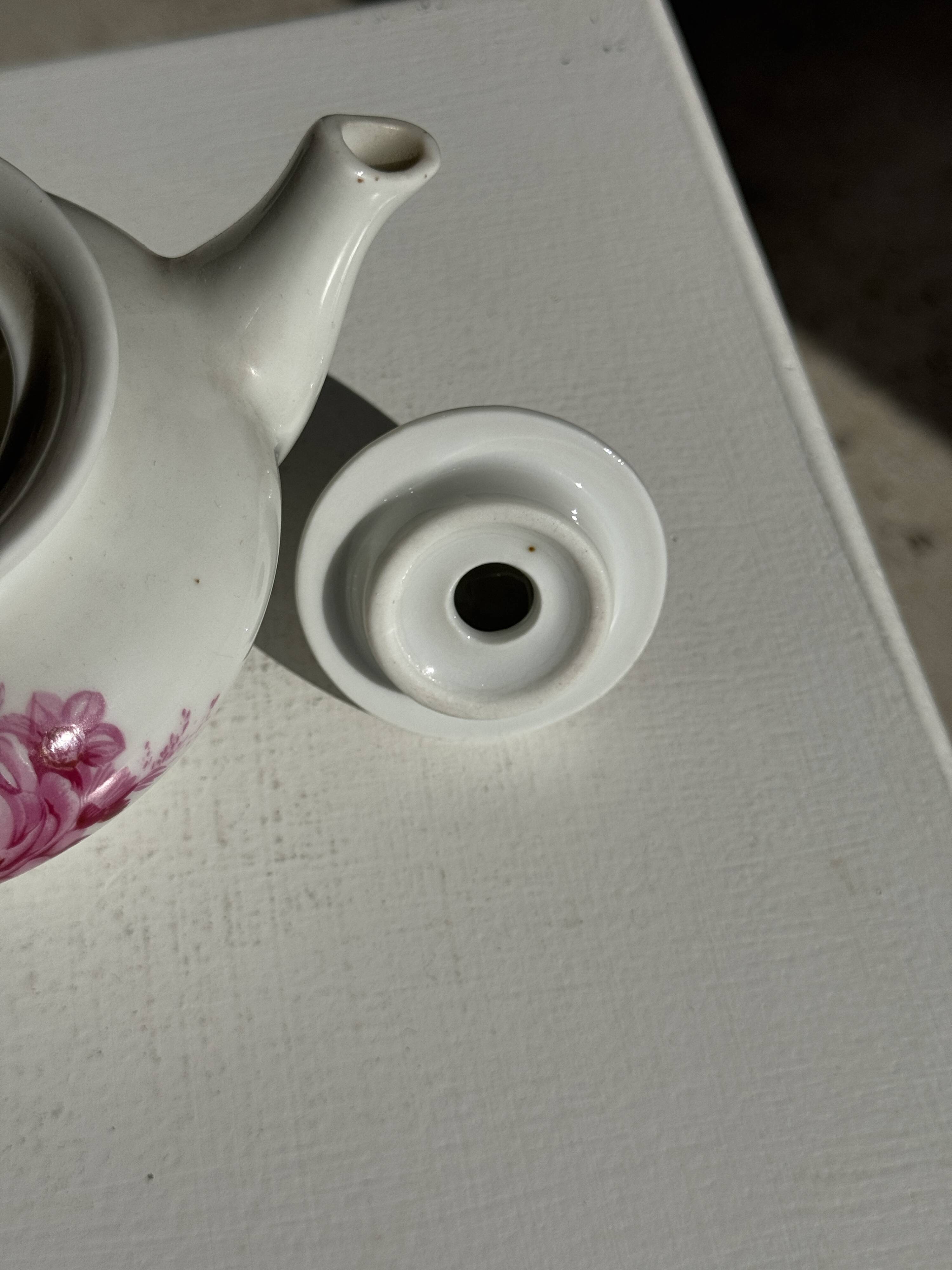 Complete porcelain teapot and warmer with pink floral decoration H18