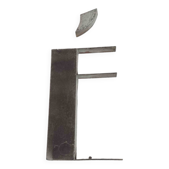 Metal letter E or É 1930s Height 25 cm