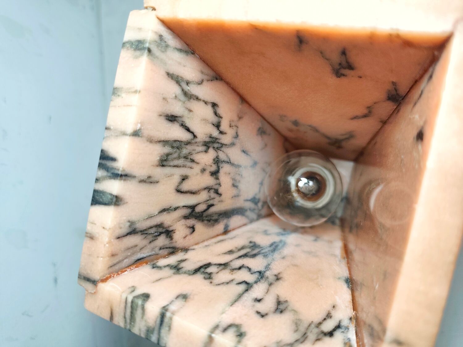 Lámpara de mesa de mármol. España, 1970s.