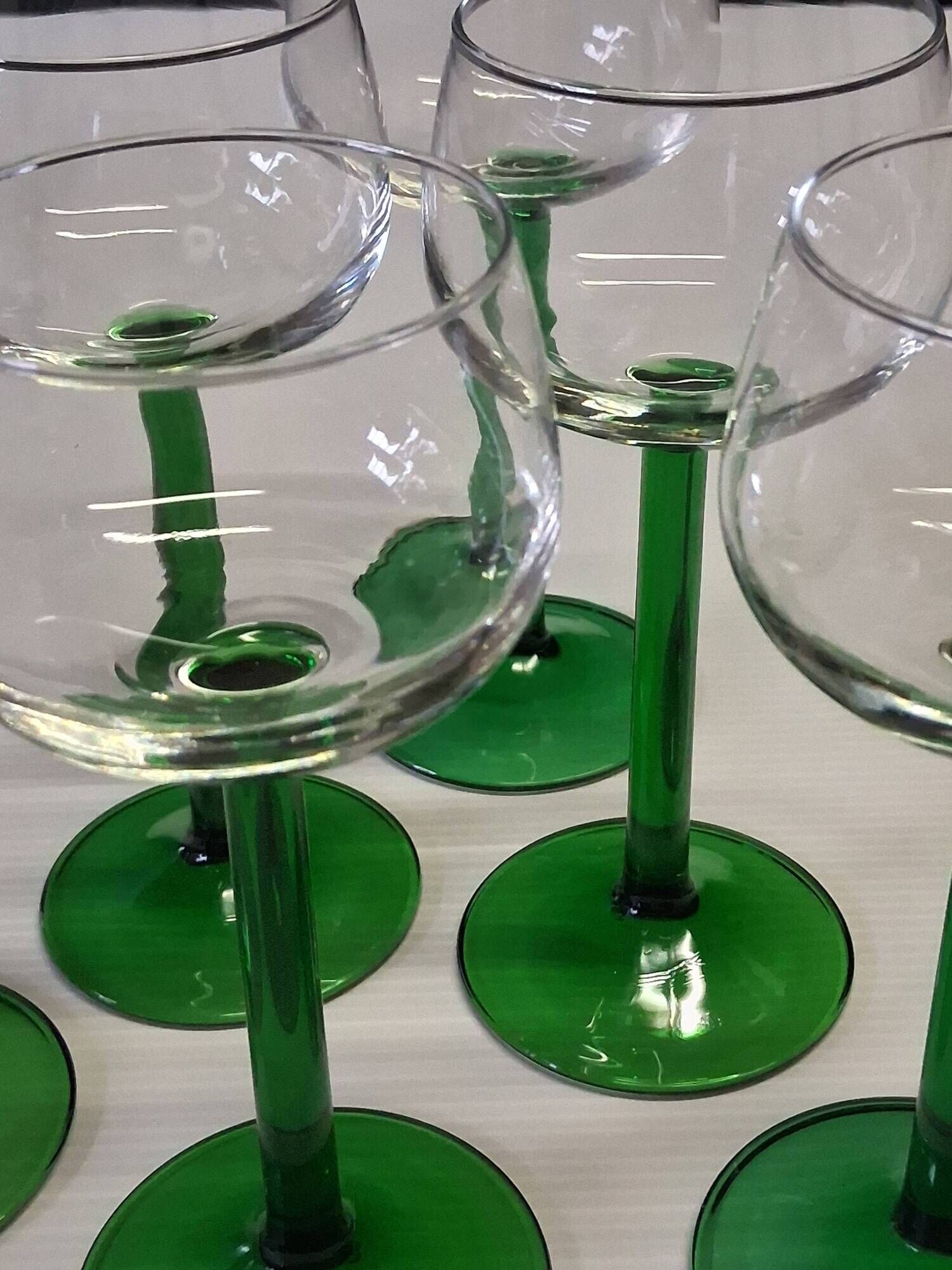 Set of 6 stemmed glasses from Arcoroc in very good condition.