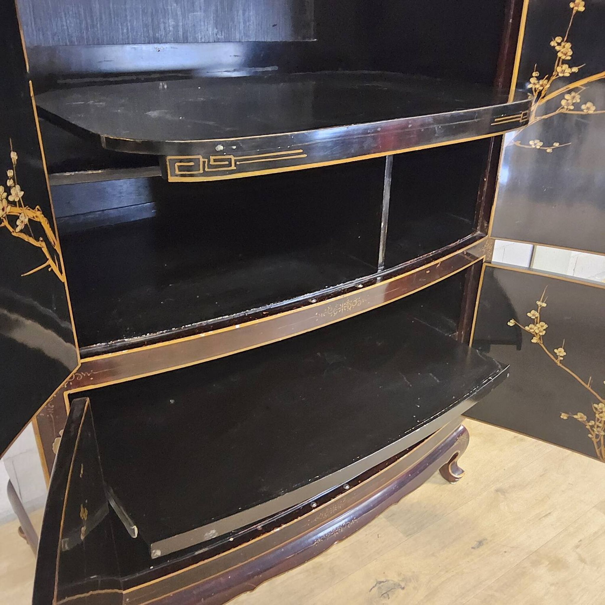 Vintage Chinese cabinet with gold leaf, flowers and birds / oriental