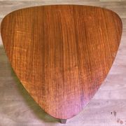 Guéridon tripode Bow Wood par Steiner