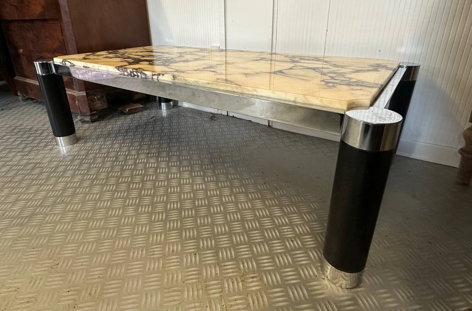 Vintage coffee table in yellow marble & metal – 1970s design – 120 ×