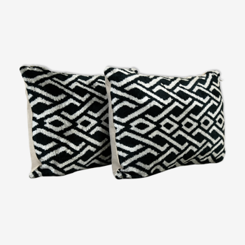 Paire de coussin Ikat Velvet Pillow Cover, Set of Two Geometric Design Silk Lumbar Pillow Cover, Black and B
