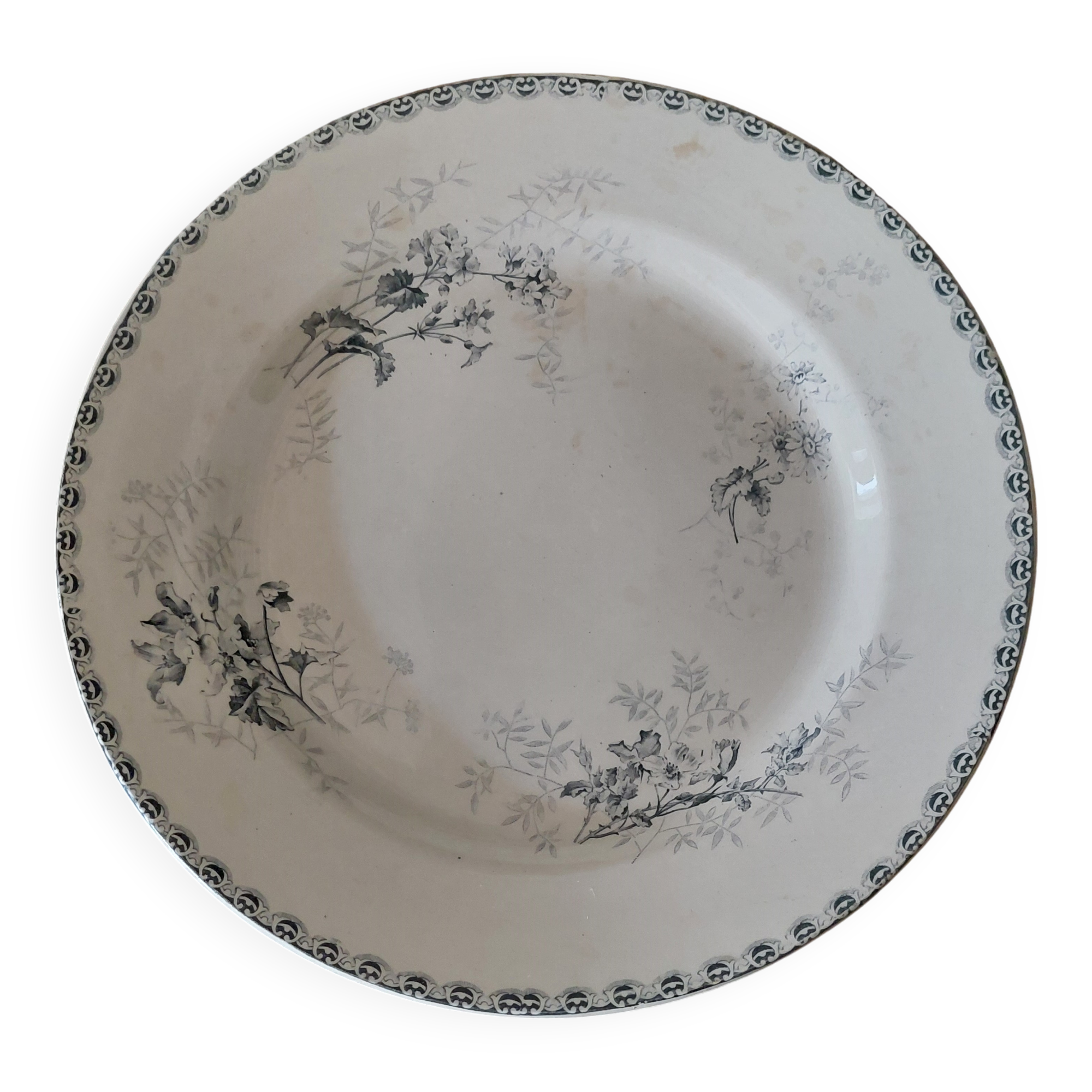 Round serving dish iron earth Ht Boulenger & Cie Choisy le Roi decor Roscoff