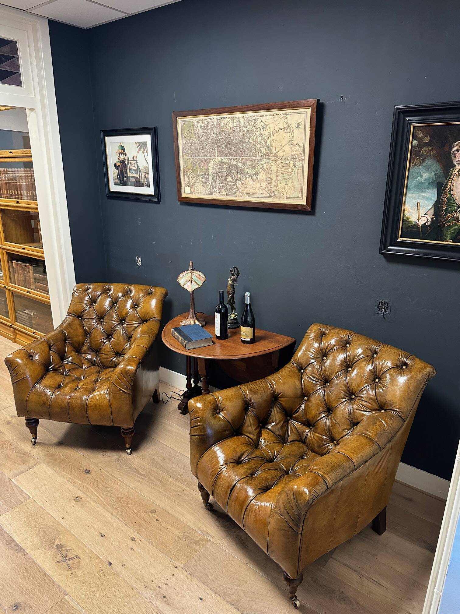 Set of 2 leather club chairs
