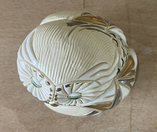 Ceramic owl by Rosa Rinconada, gold and platinum.