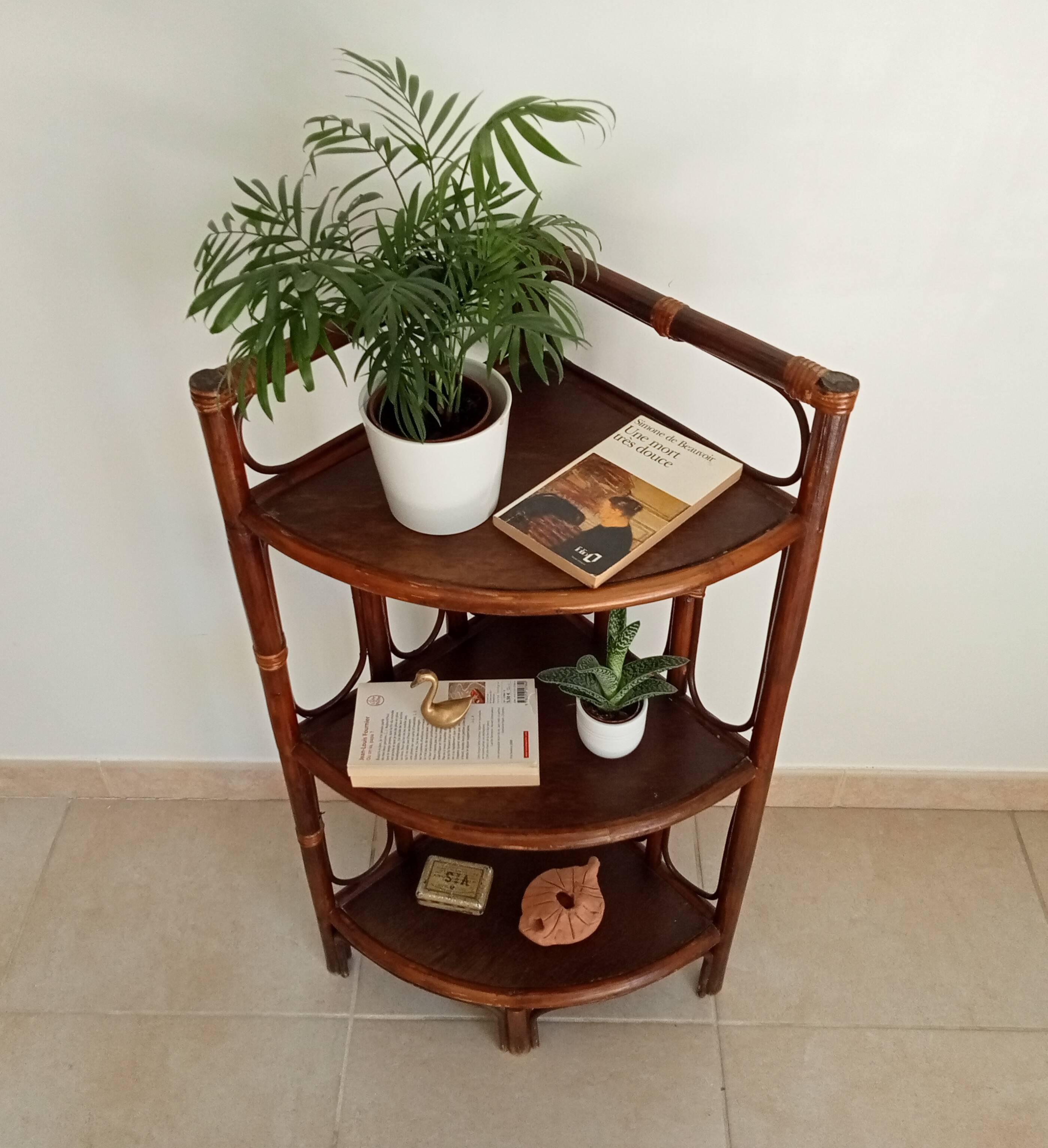 Étagère d' angle vintage bambou et rotin années 70