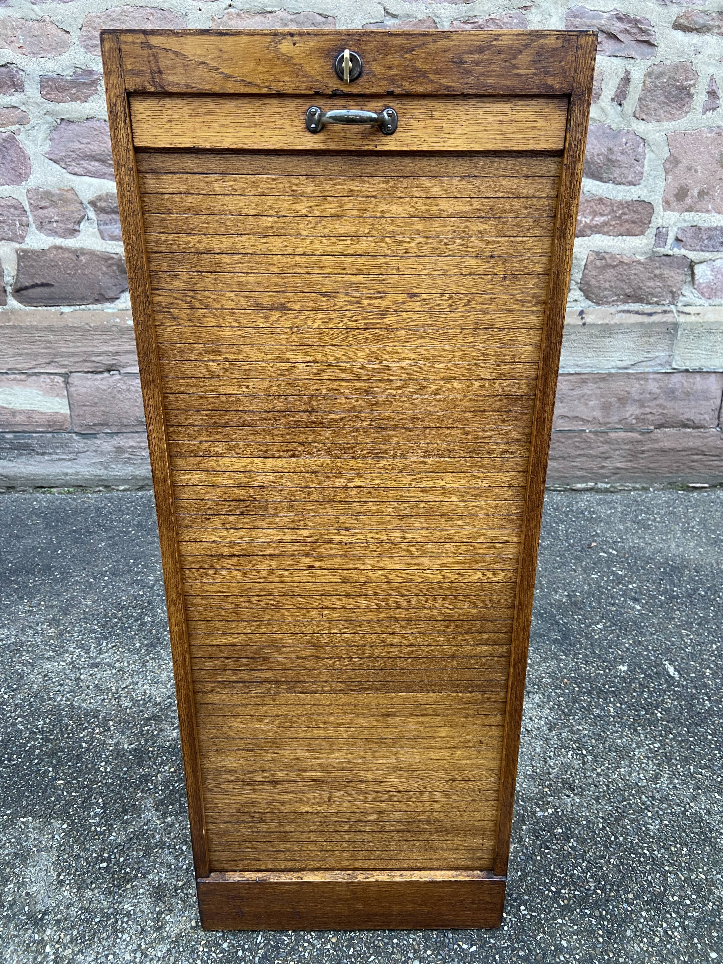 Sliding curtain binder cabinet