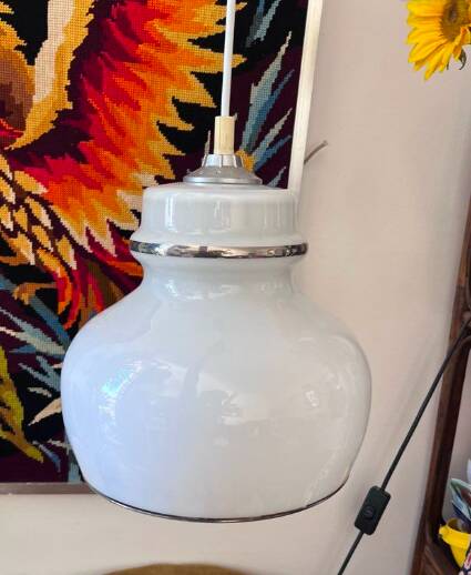 Suspension en opaline blanche et argenté années 70-80