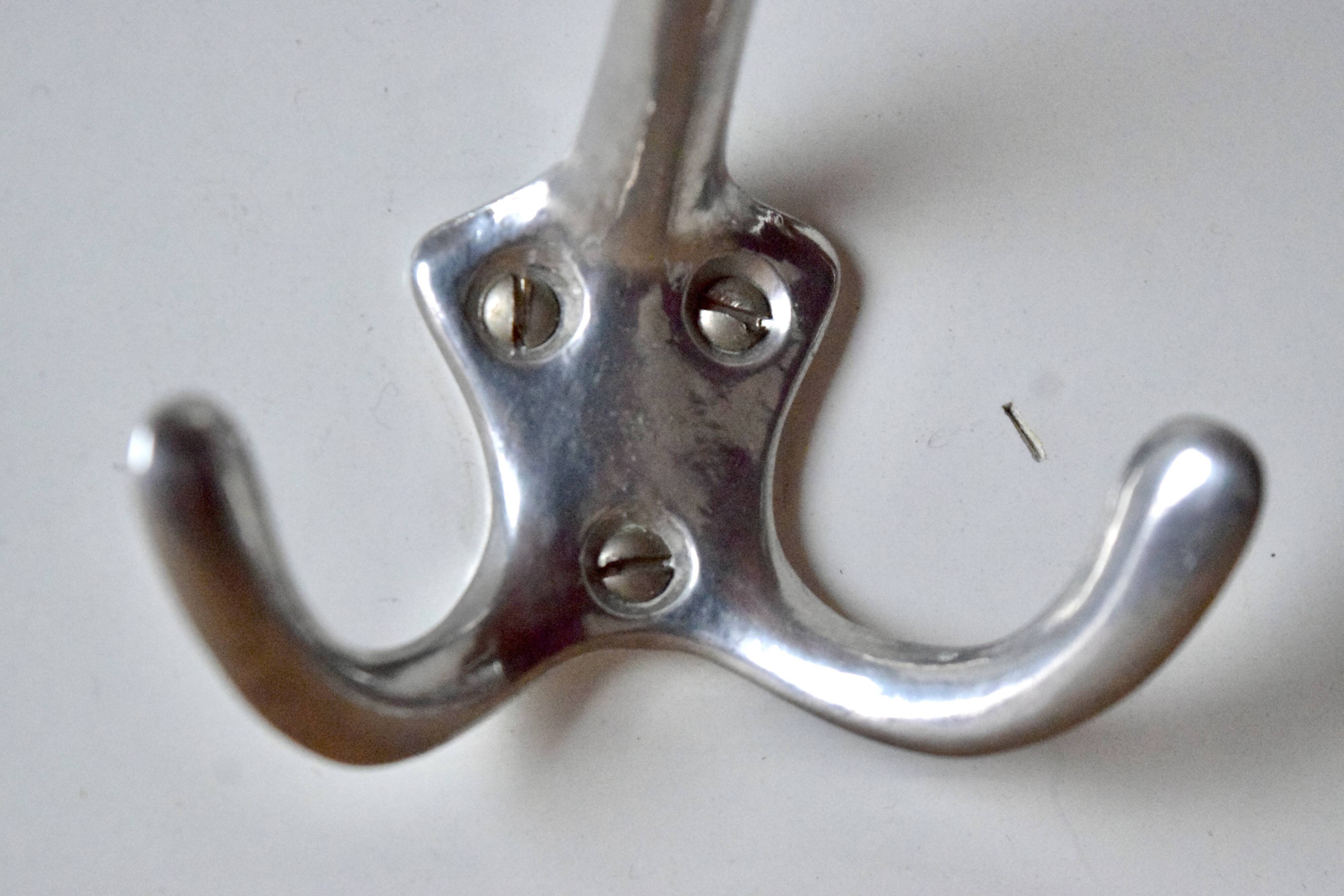 Vintage wall coat rack in white Formica - quadruple hook