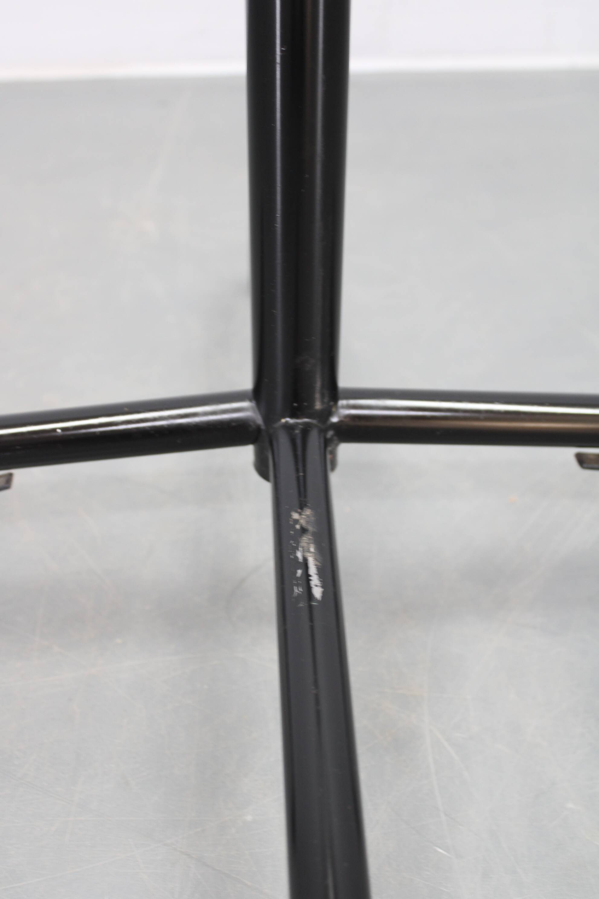 Portemanteau italien en fer chromé et laqué et plastique, années 1970