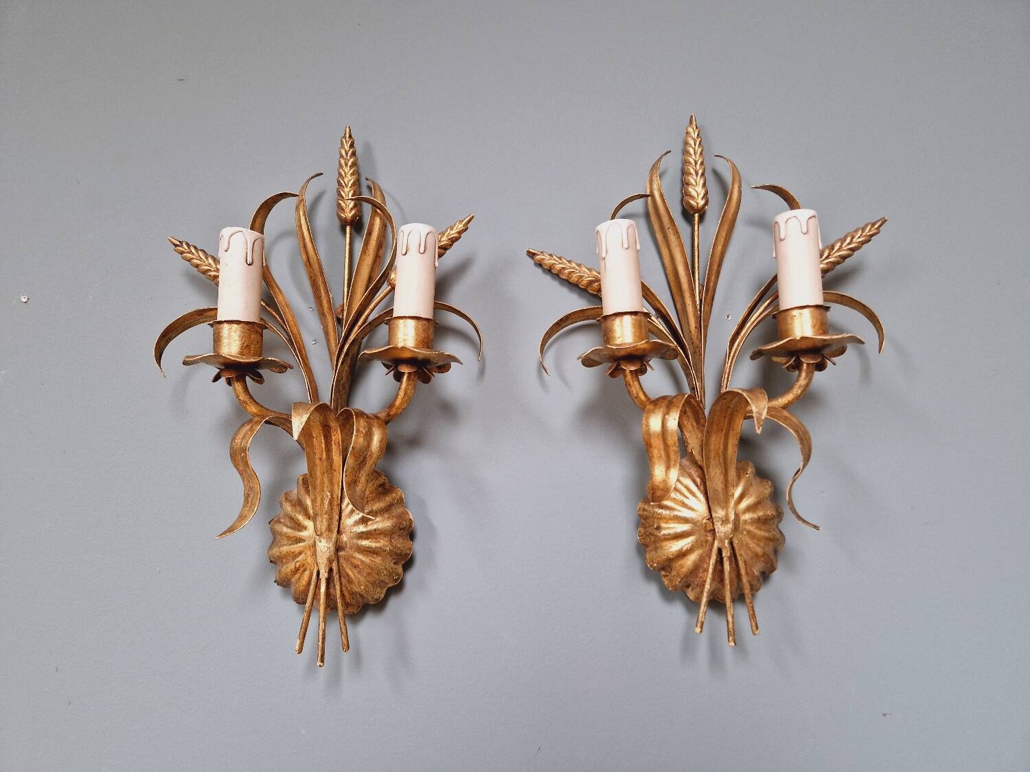 Pair of Italian wall sconces in gilded metal
