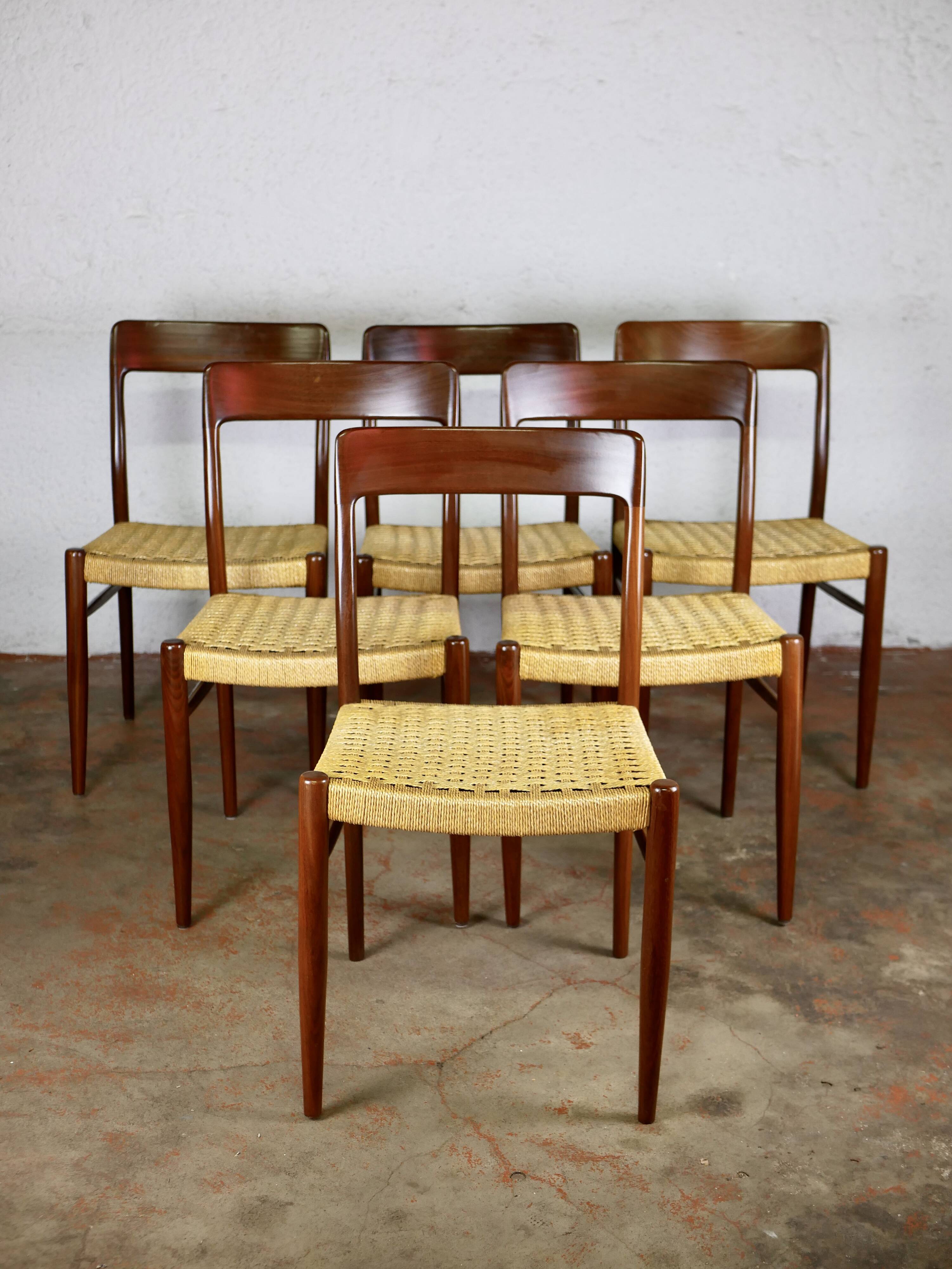 Suite de 6 chaises scandinaves en corde et teck