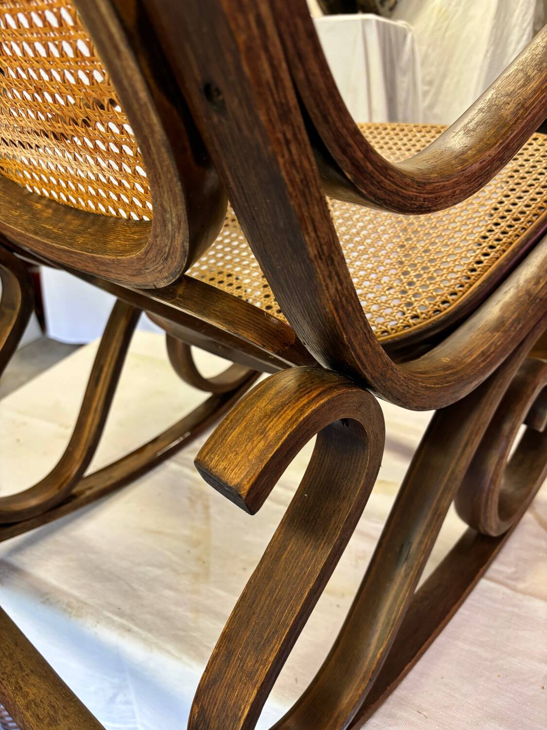 Fauteuil à bascule en bois