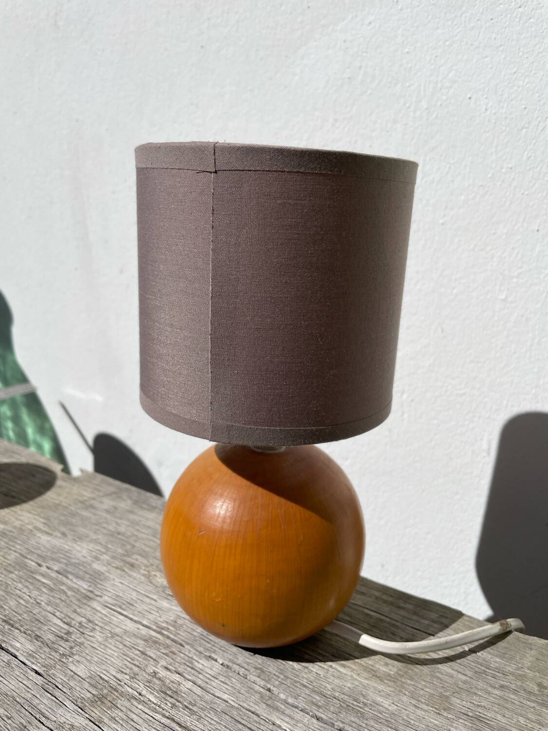 Lampe boule en bois tourné, 1990