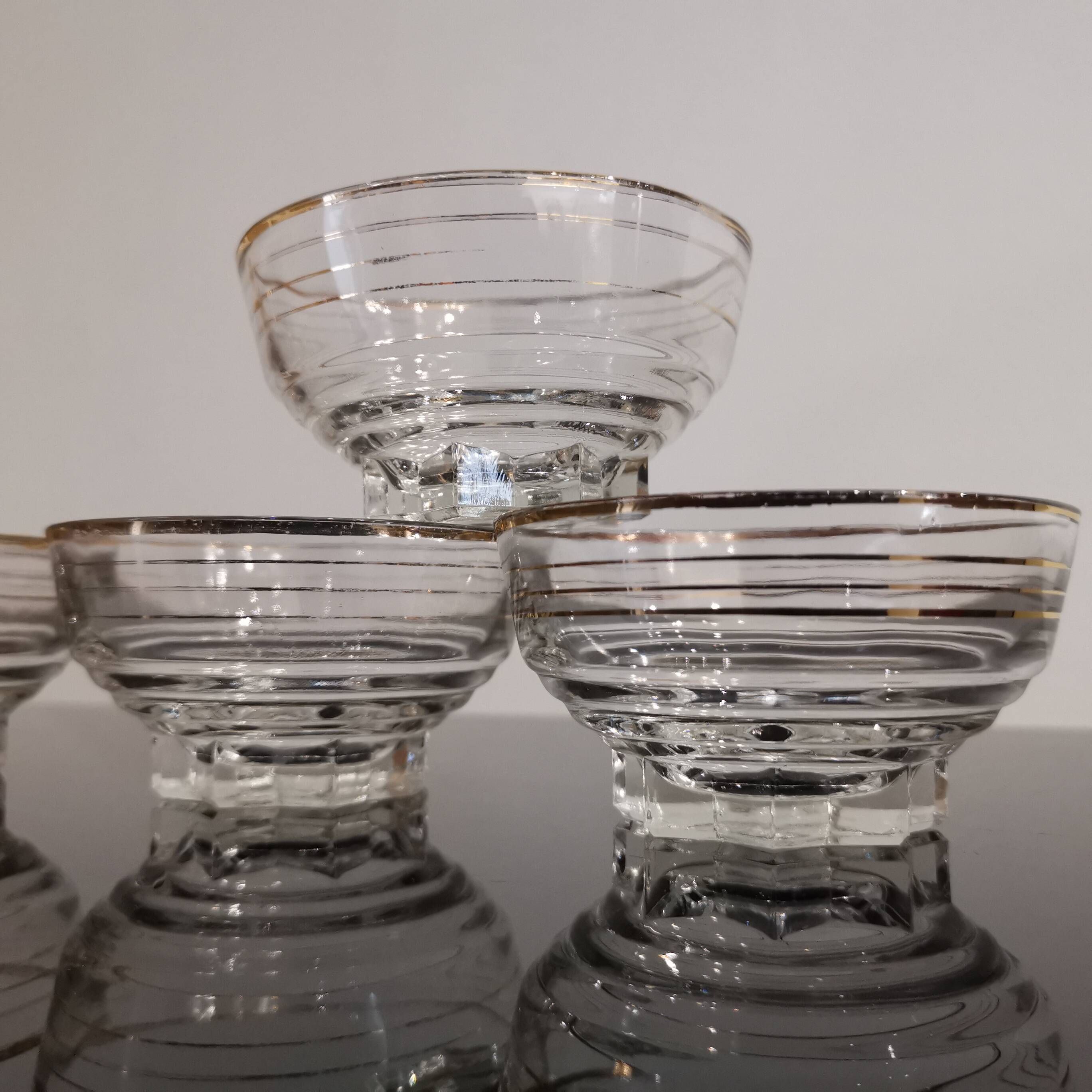 Set of 6 champagne glasses with gold edging and vintage star feet