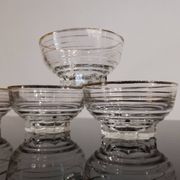 Set of 6 champagne glasses with gold edging and vintage star feet