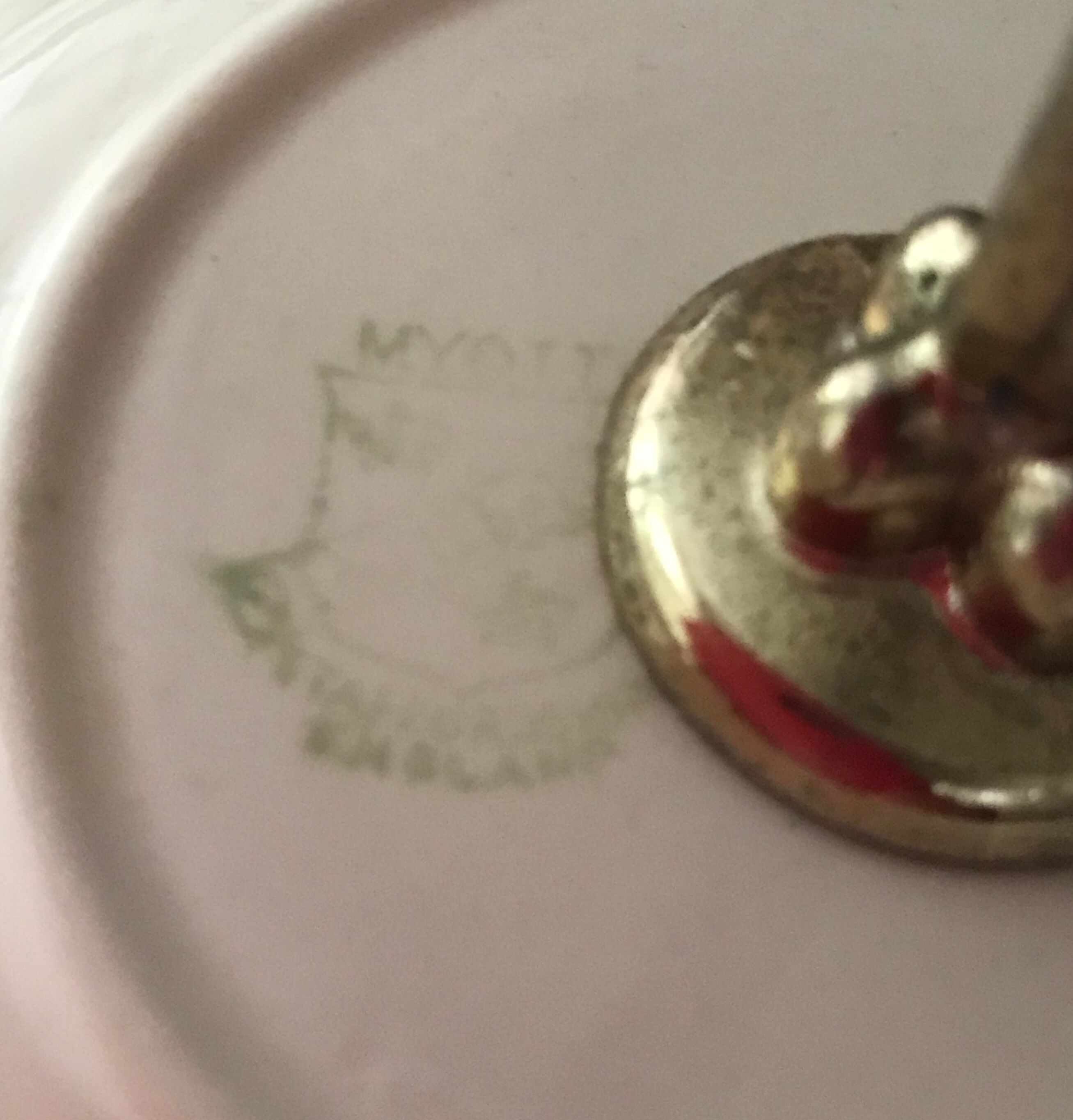 Ceramic cake stand