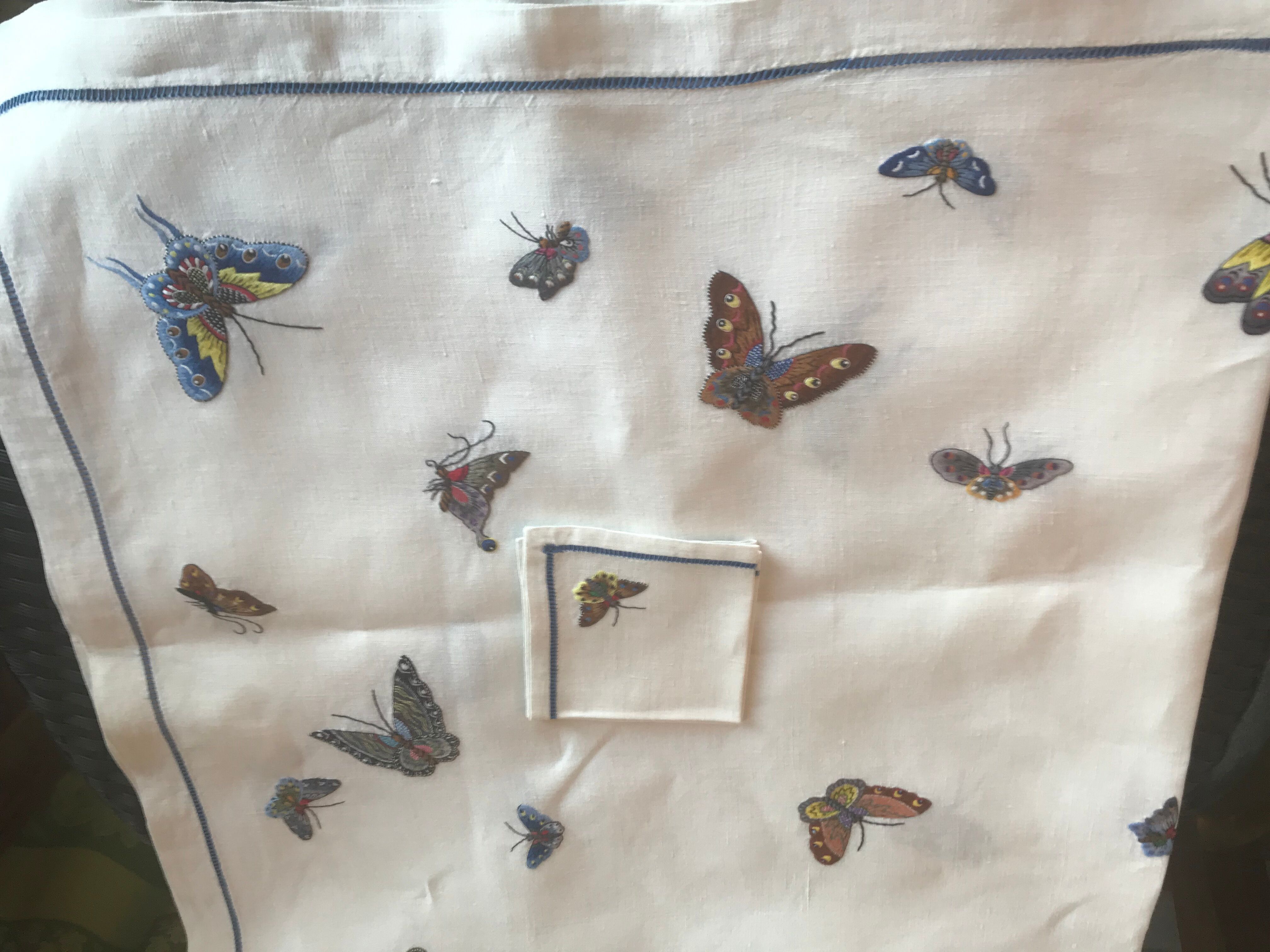 Nappe Brodée Façon Madagascar Mornay-Berry 18350 Arts de la table
