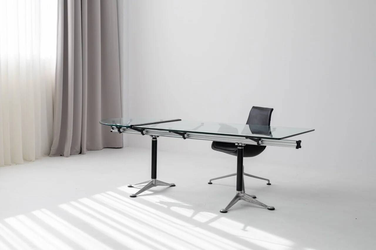Le bureau emblématique Burdick Group de Bruce Burdick pour Herman Miller, années 1980.