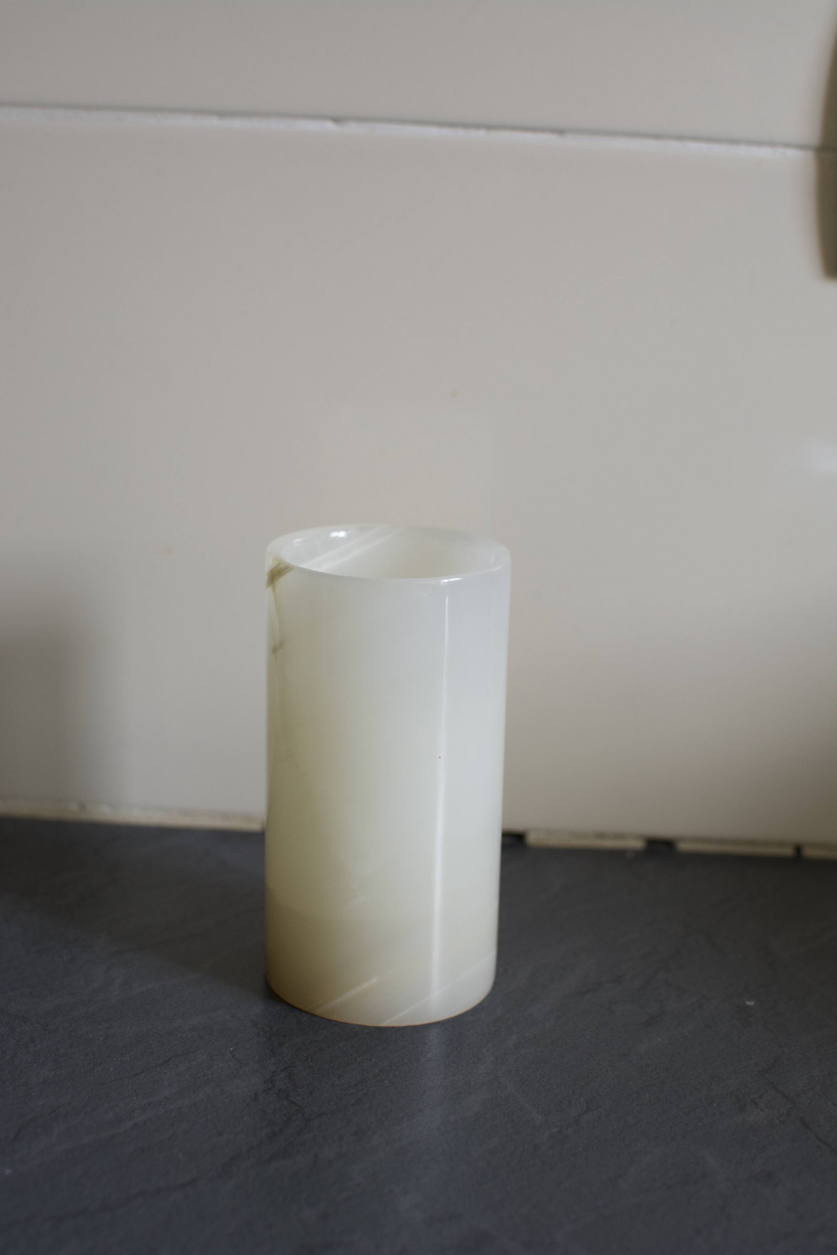 Vase soliflore en marbre blanc