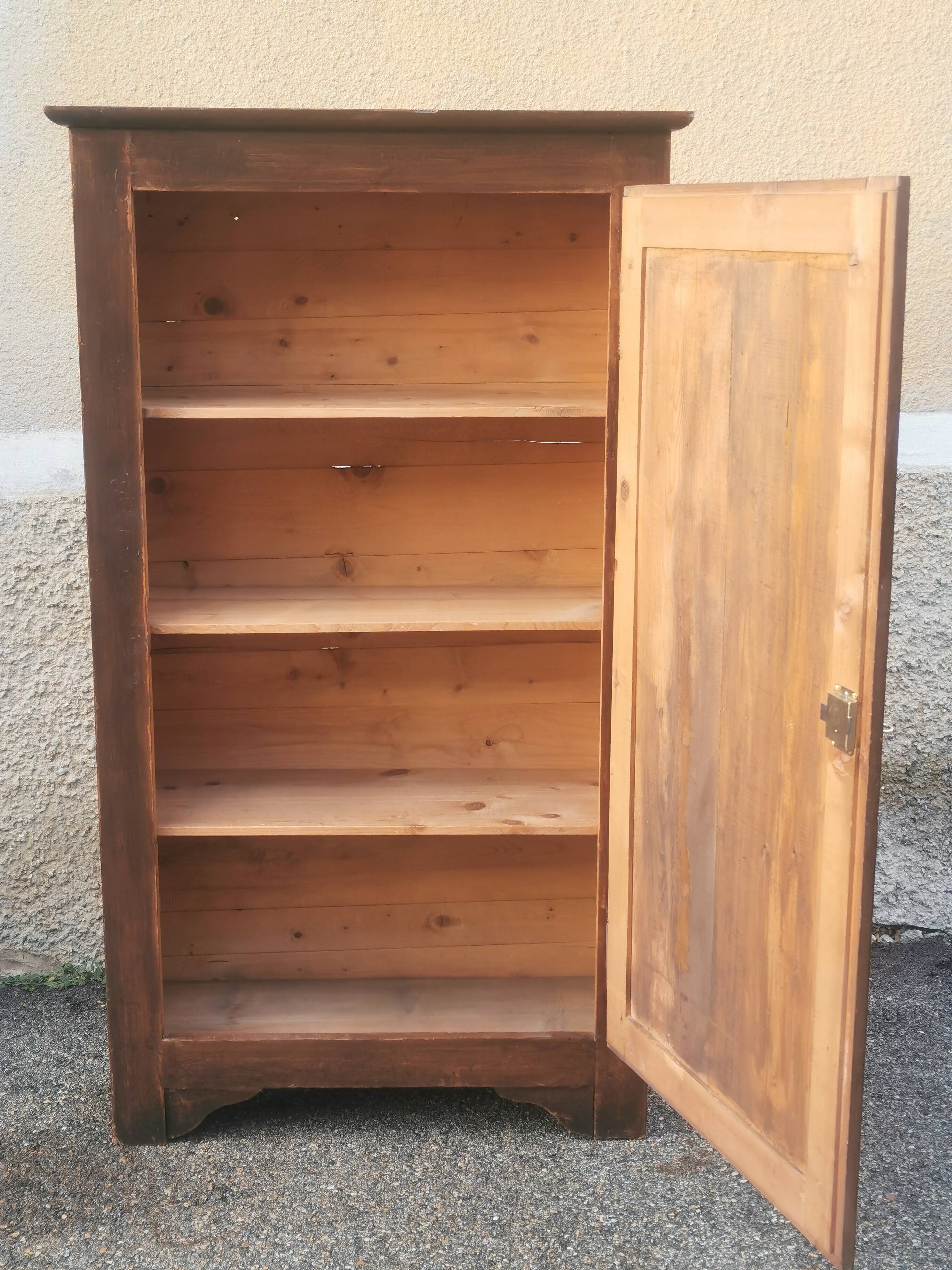 Antique sideboard with 1 door